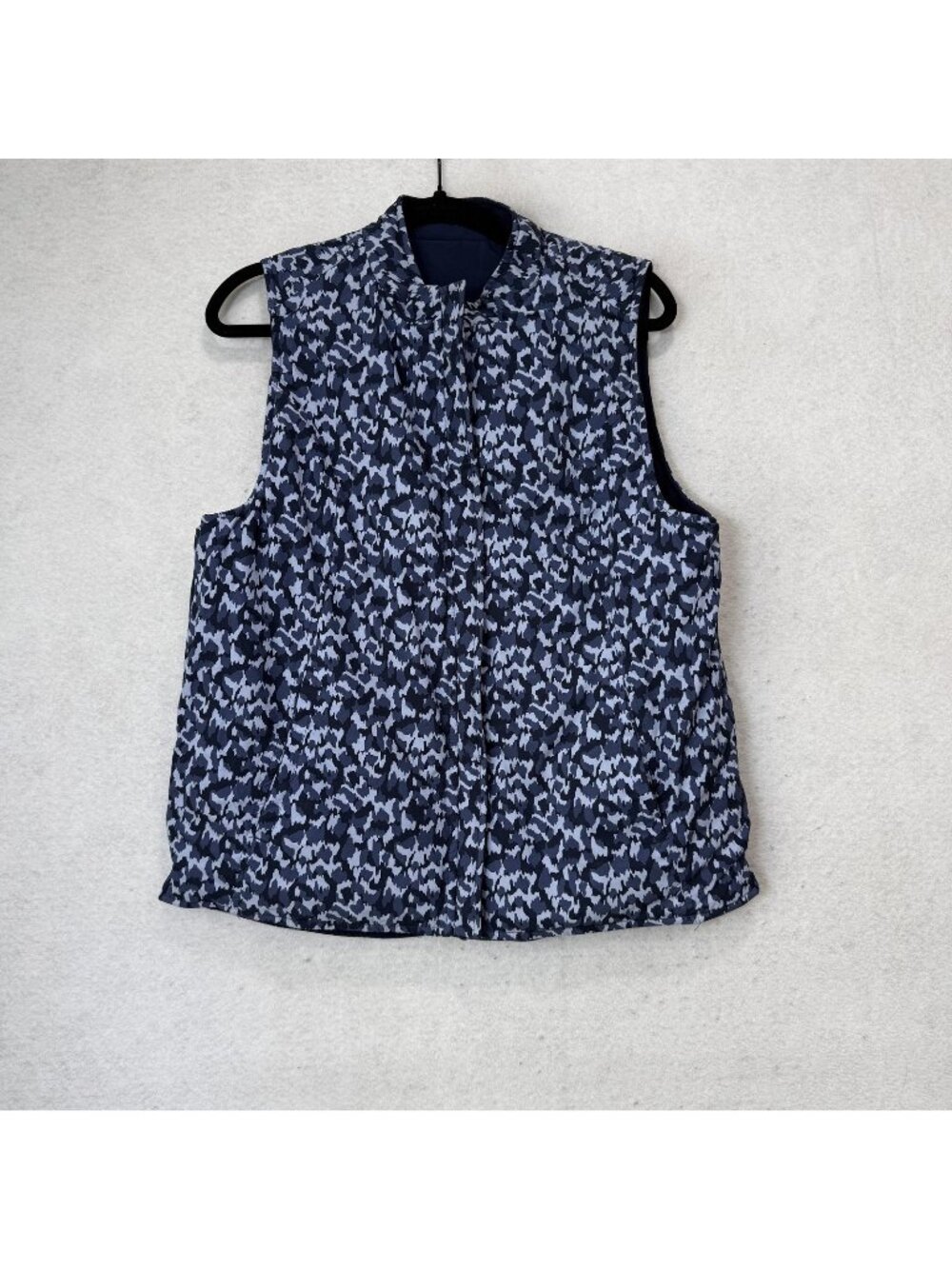 Belyn Key Vest Womens Medium Blue Camo Reversible Softshell Zip Pockets